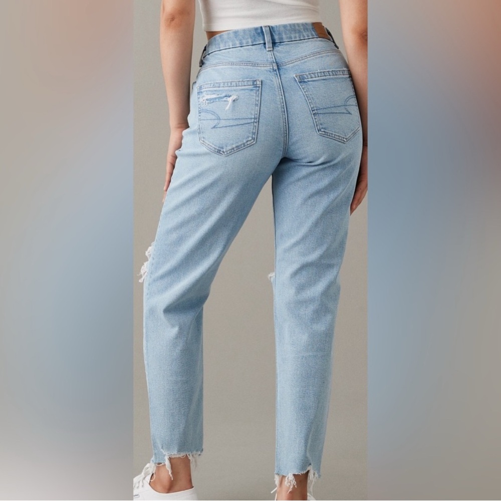 NWT American Eagle - Strigid Curvy Ripped Mom Jean - Size 18 Short - Picture 2 of 11